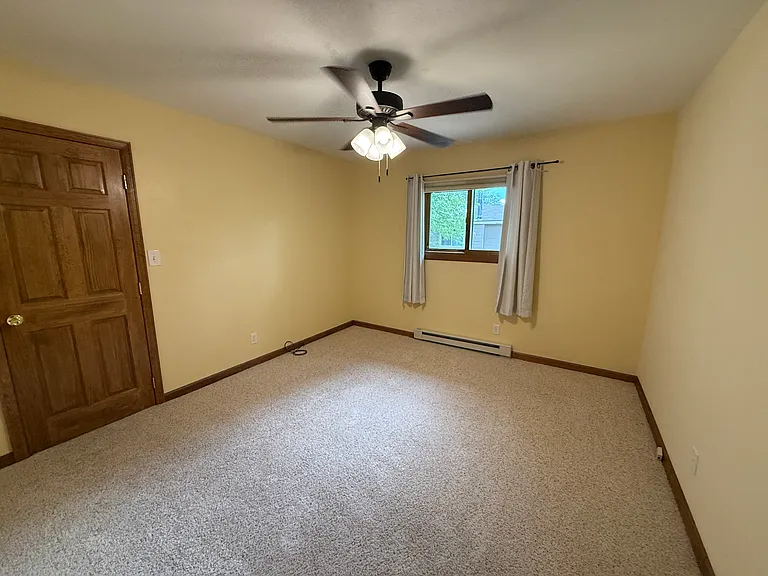 409 Clover Cir — Photo 16