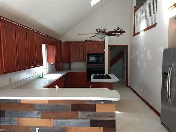 2nd image of 105 Maplewood Ct