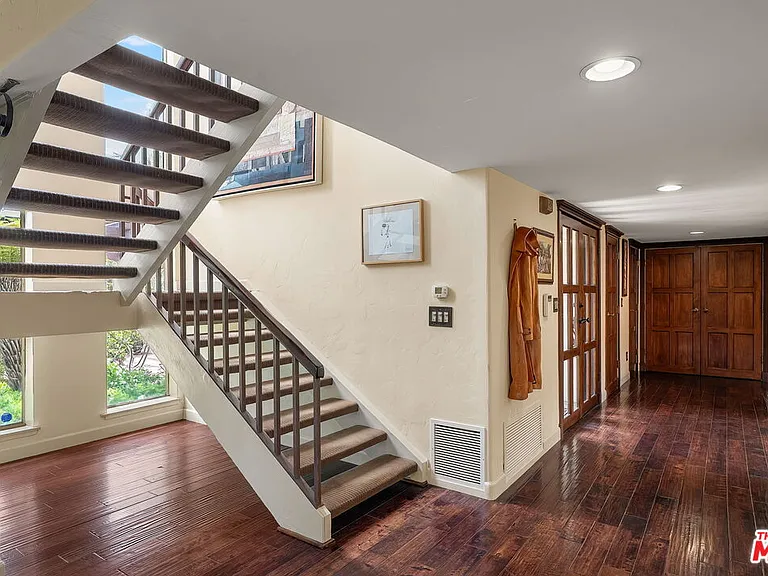 2528 Angelo Dr — Photo 14