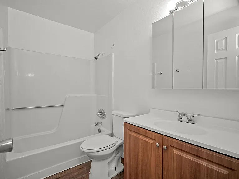 1535 Poplar Dr #22 — Photo 16