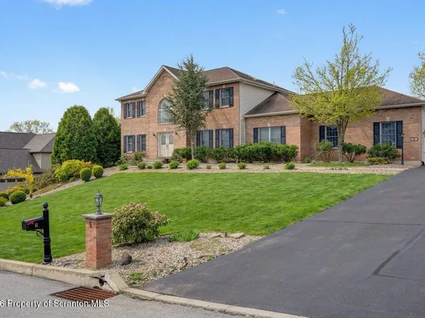 5 Chatham Hill Cir, Clarks Summit, PA 18411