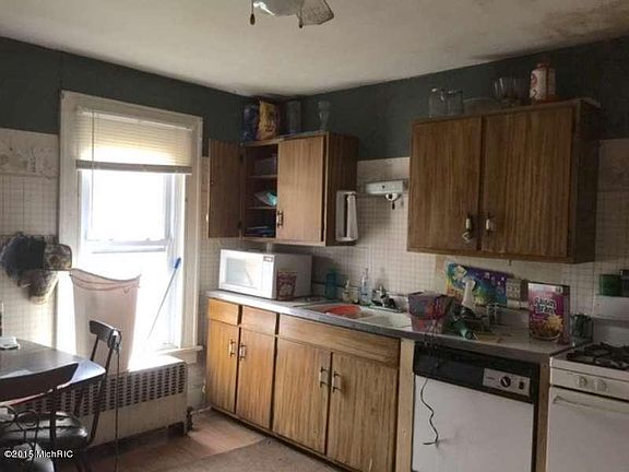 5th image of 1786 Elwood St
