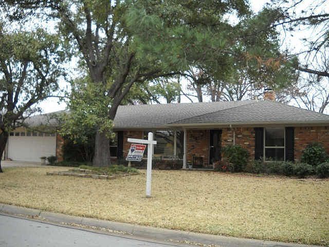 1st image of 915 Leslie Dr