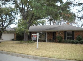 915 Leslie Dr, Arlington, TX 76012