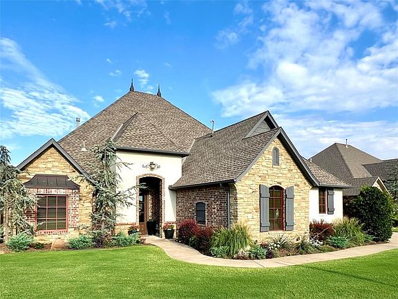2nd image of 2120 Waterford Ln