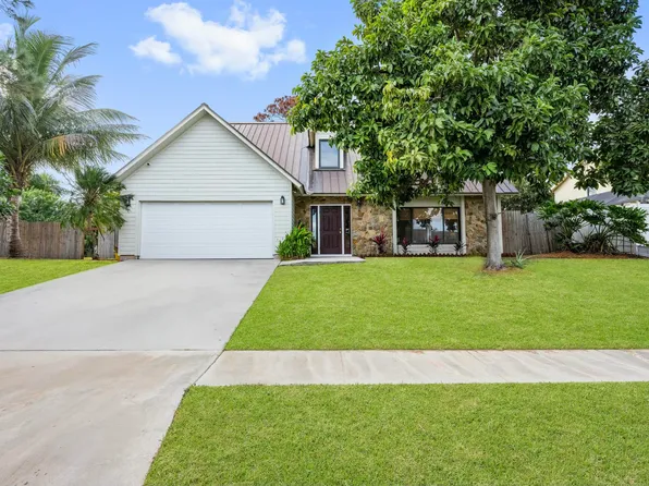 777 Briarwood Drive, Haverhill, FL 33415