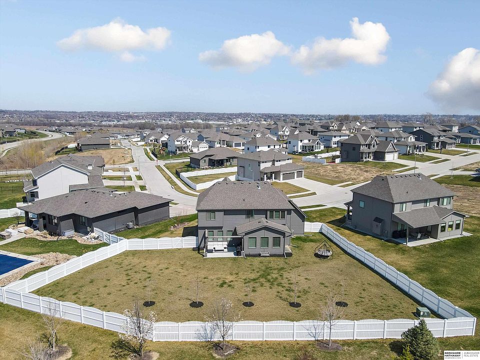 2nd image of 10245 Cove Hollow Dr