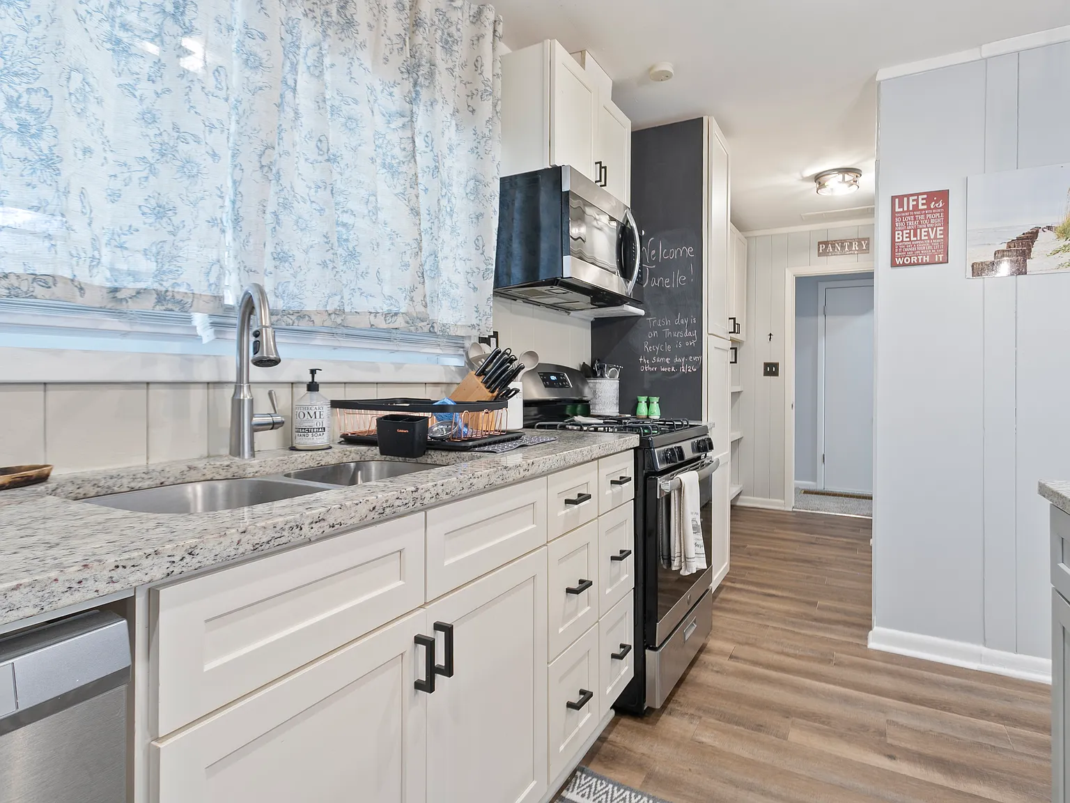 3 bed, 1638 sqft, $2,850 — Photo 3