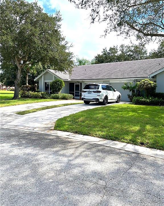 1st image of 3319 SW Villa Pl