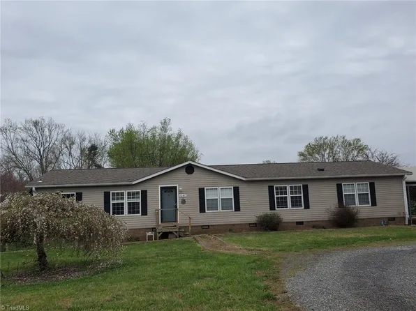 1041 Luke St, King, NC 27021