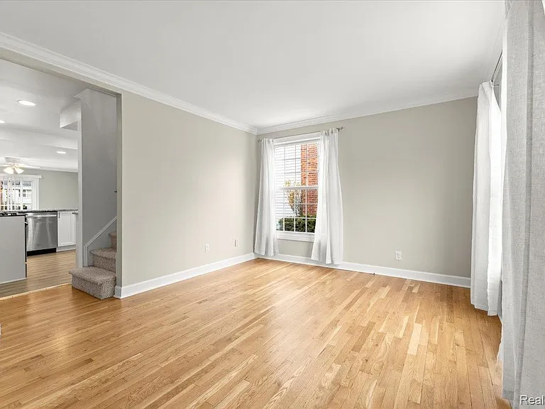 1313 Royal Ave — Photo 4