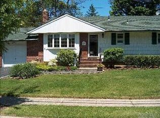 17 Miller Blvd, Syosset, NY 11791
