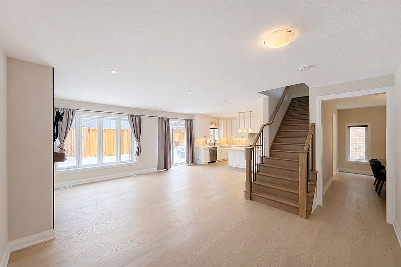 Kitchener House for rent - 4 Bedrooms — photo 3