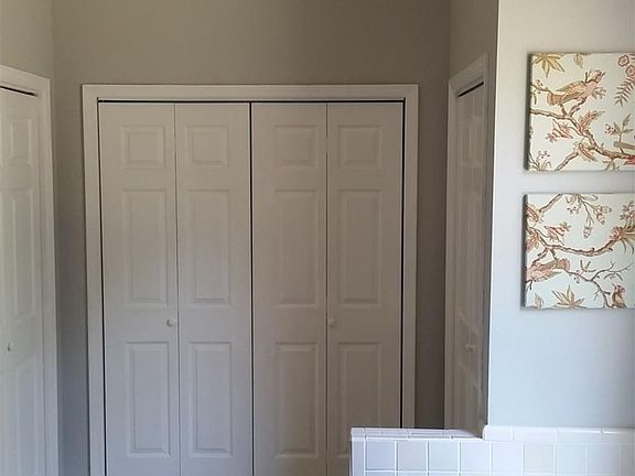 3rd image of 146 Canterbury Dr