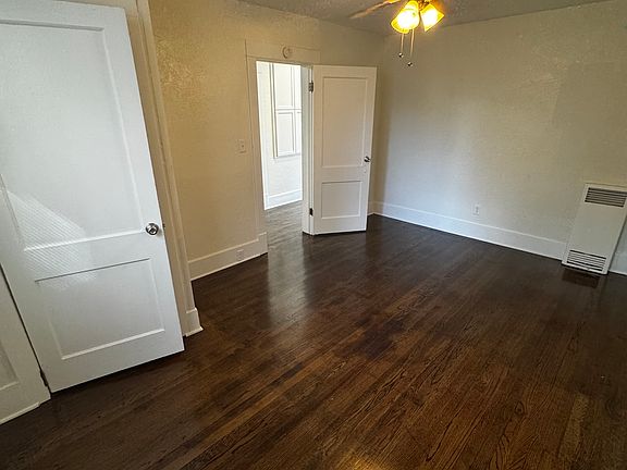 3rd image of 913 Forest Ave #1
