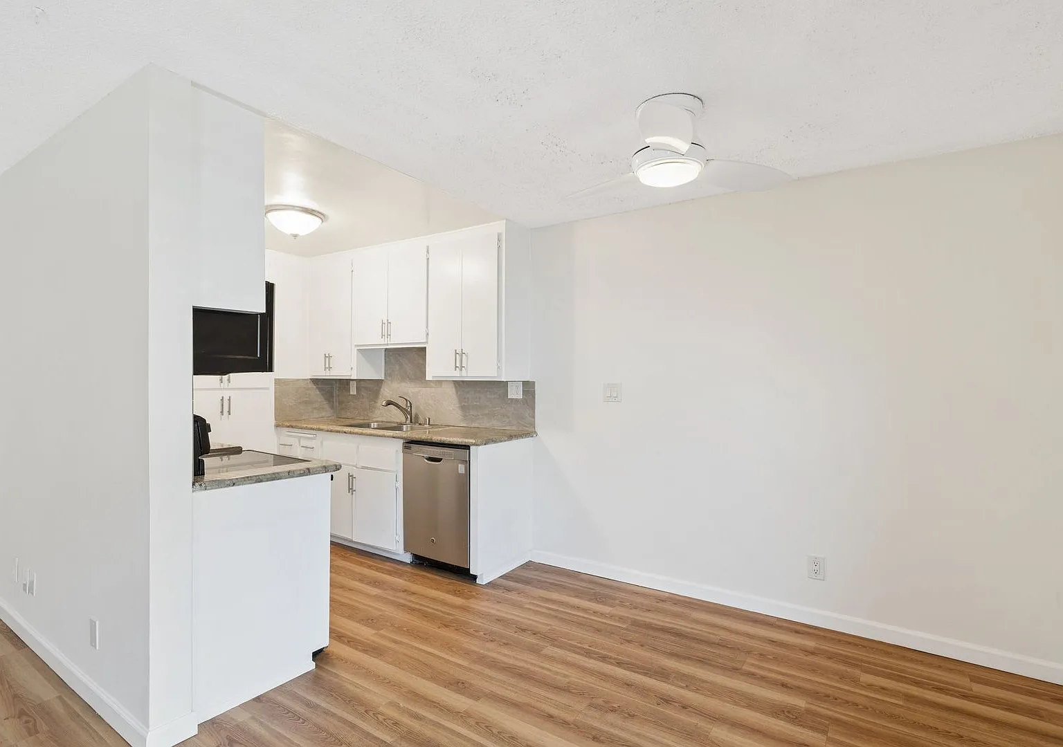 The Appleton Apartments — Photo 2