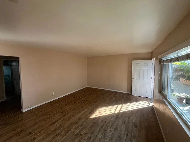 4352 Texas St — Photo 6