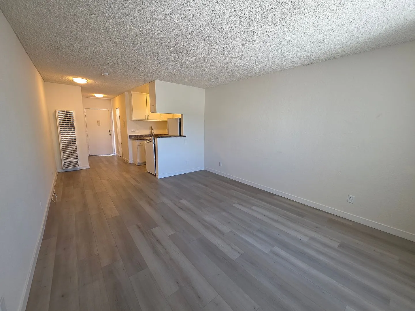 9216 Van Nuys Blvd — Photo 3
