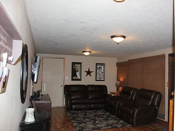 5th image of 409 McDonald Ave