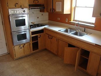 4th image of 4524 W 102nd St