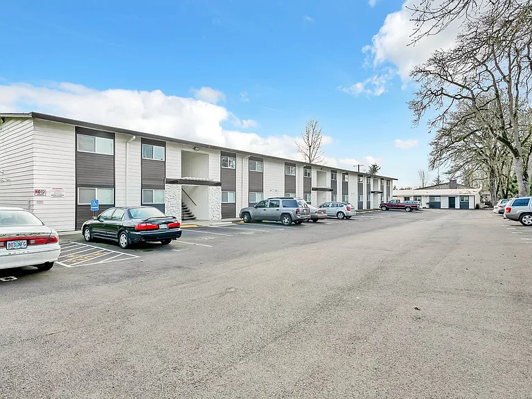 Cape Lee Apartments 2 & 3 Bedroom 1 Bathroom units — Photo 45