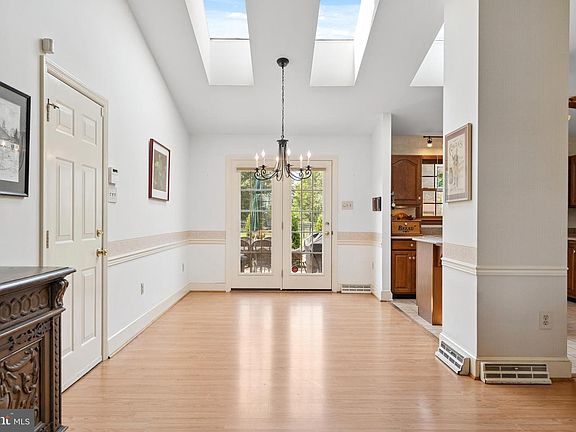 5th image of 631 Cornell Ave