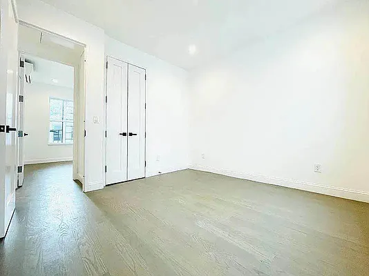 Rented by Artur Gutman, LREB | media 8