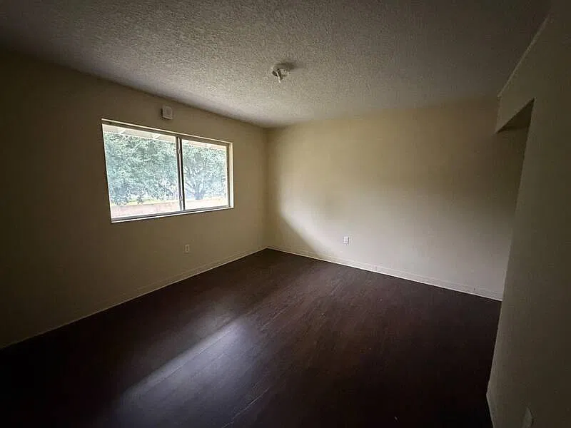 2 bed, 1.0 bath, $980 — Photo 3