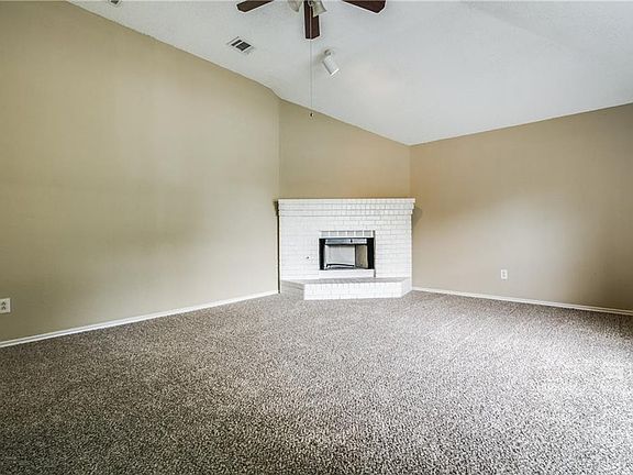 2nd image of 2305 Shadyoaks Ln