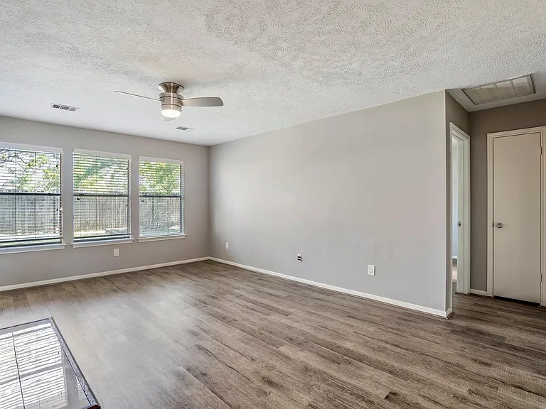 5211 Roserock Ln — Photo 8