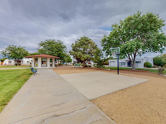 3rd image of 81 Calle Arroyo Seco NW