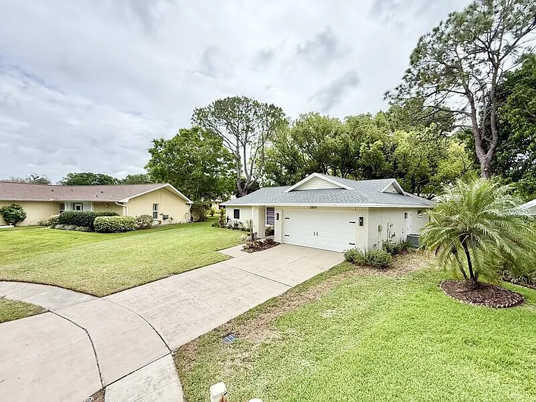 2869 Thistle Ct N — Photo 4