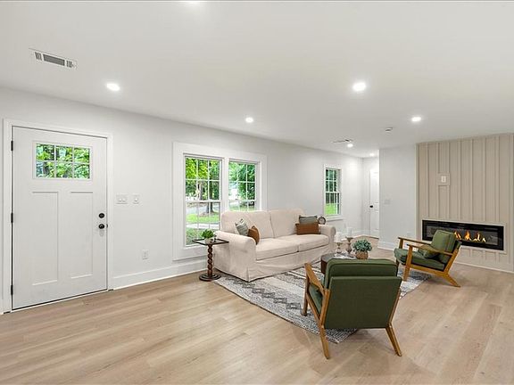 3rd image of 39 Anita Pl SE