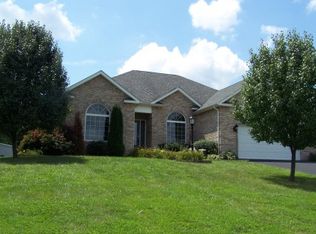 1401 Cardinal Dr, Marion, IL 62959