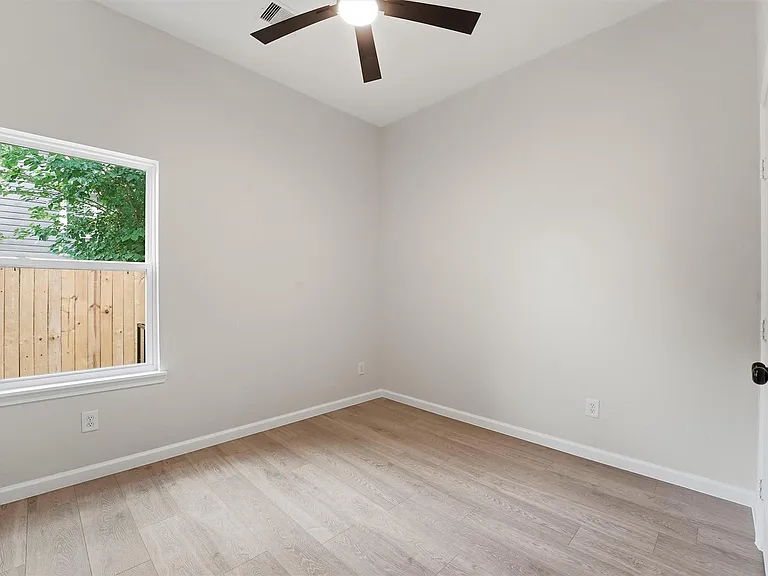 4354 Clover St #A — Photo 14