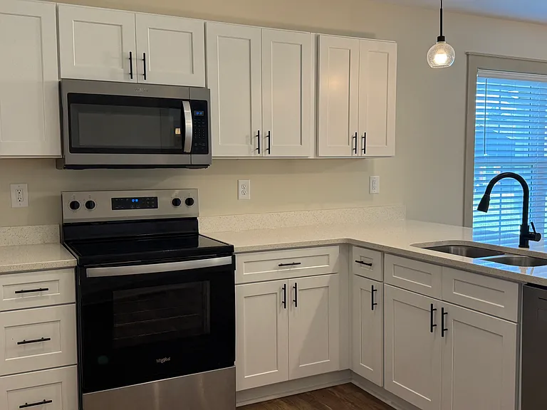 611 S Walnut St — Photo 5