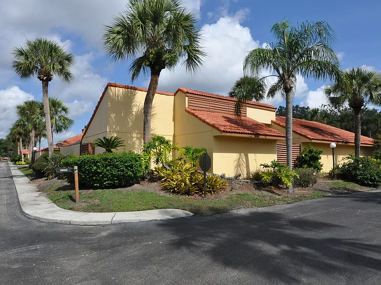 5057 Maui Cir — Photo 2