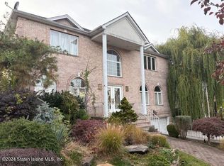 350 Powell St, Staten Island, NY 10312