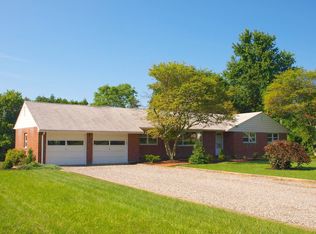 2 Spruce Rd, Clinton, NJ 08809