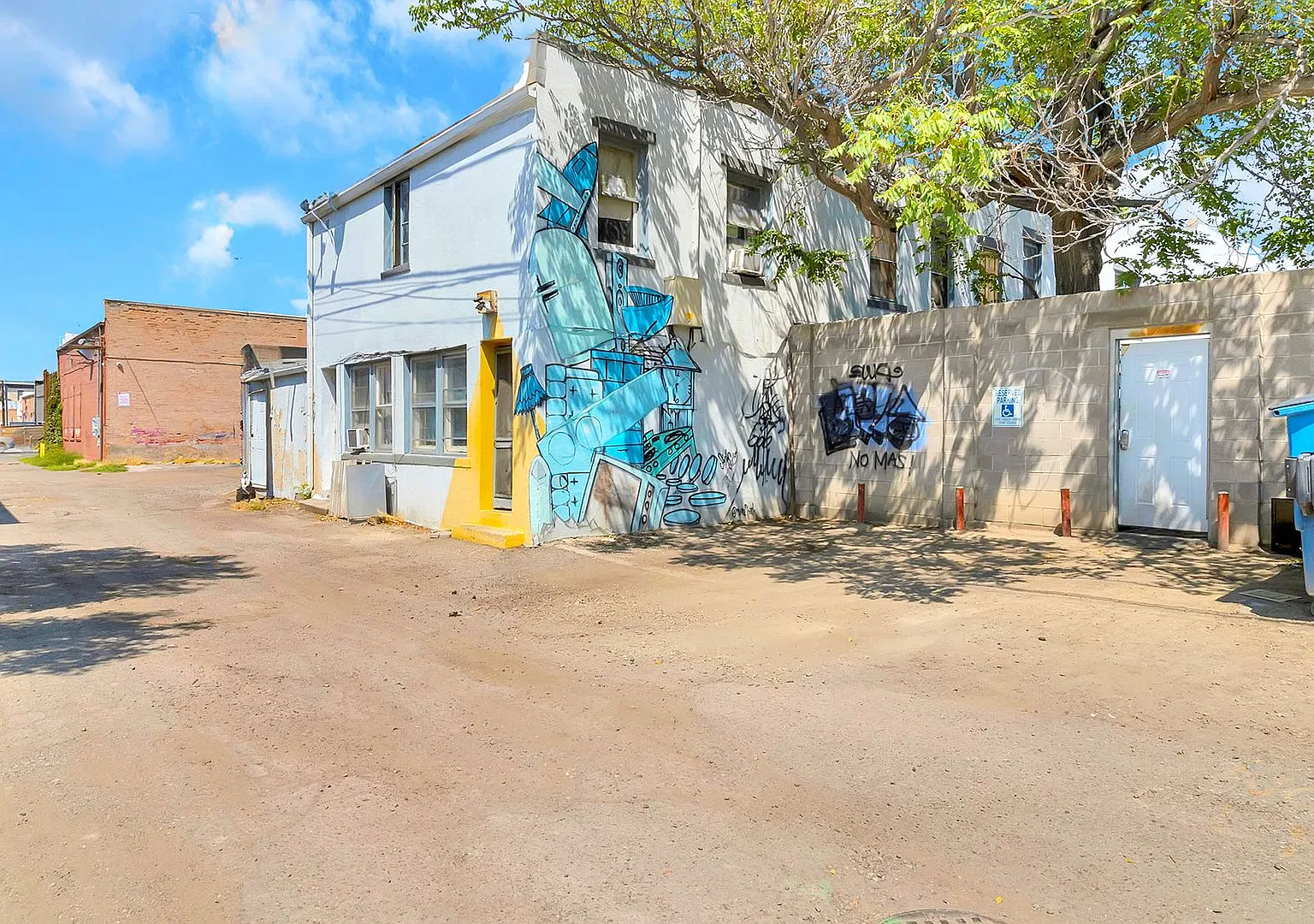 529 Colorado Ave — Photo 2
