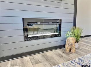 916 Carriage Way #13, Lincoln, NE 68510