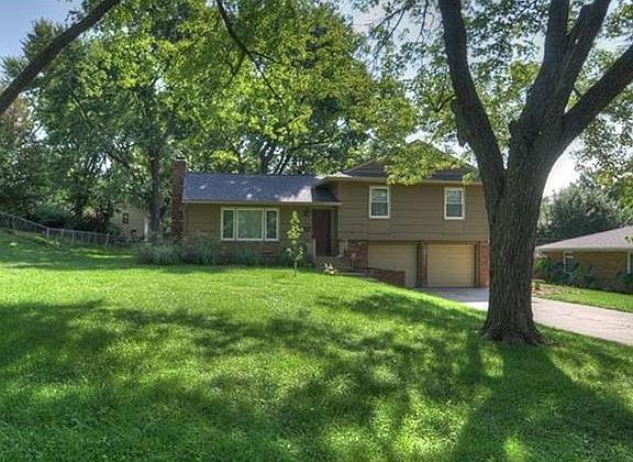 2nd image of 3711 S Canterbury Pl