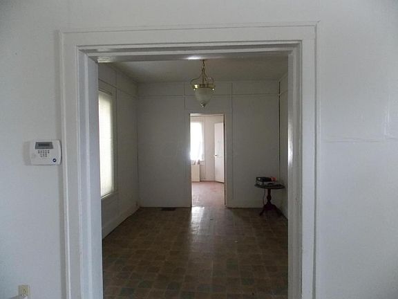 2nd image of 471 Eldridge Ave