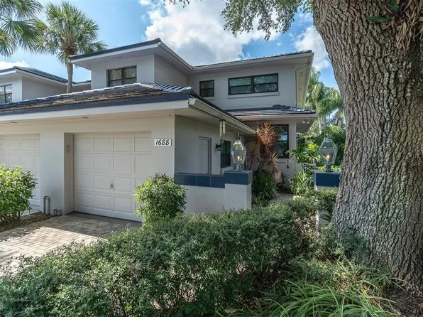 1688 Watermark Cir NE, Saint Petersburg, FL 33702