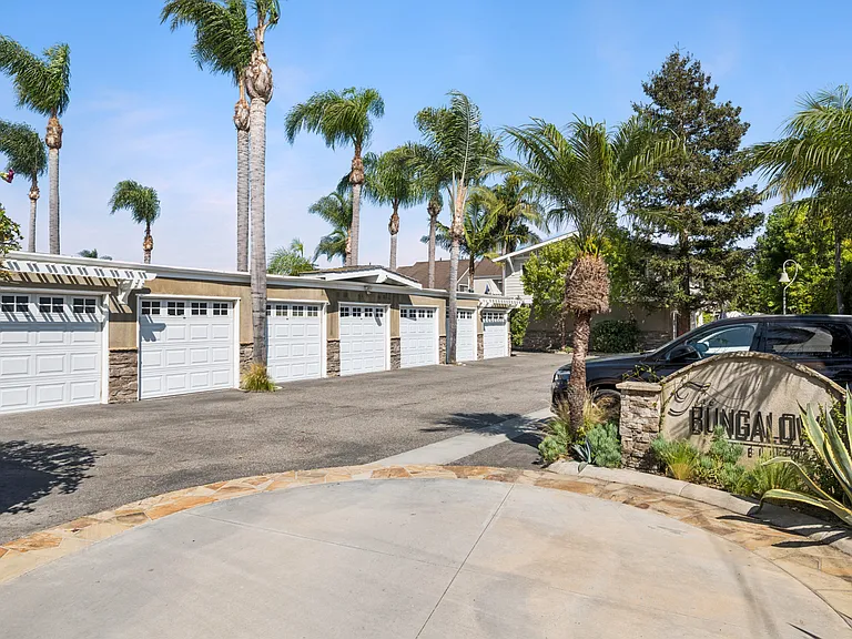 2550 Elden Ave #B — Photo 22