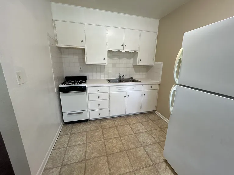109 & 111 Baldwin St #109 — Photo 5