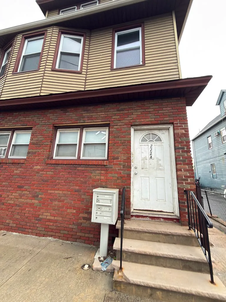 4 bed, $2,795 — Photo 1