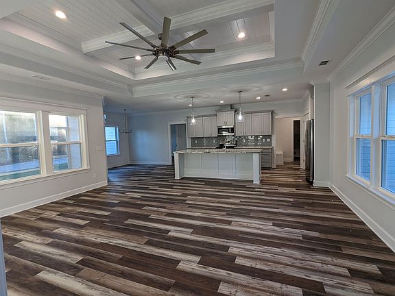 5th image of 55 Marsue Dr