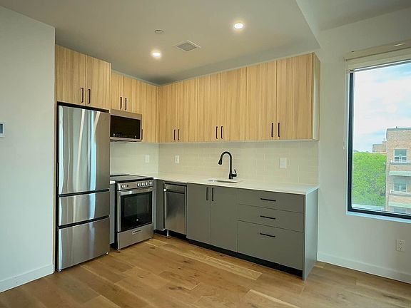 4th image of 83-15 Parsons Blvd #6E