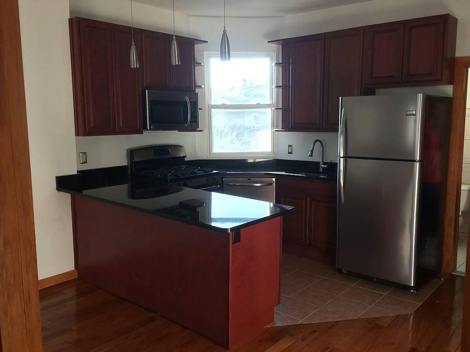 2nd image of 6019 Buchanan Pl